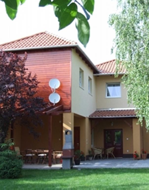 Ilona Apartmanhaz 코마롬 외부 사진